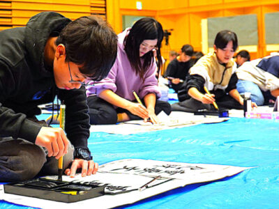 天城町「天結書道会」新年の思いを込めて