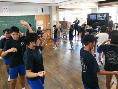 和泊小６年生オンラインで国際交流