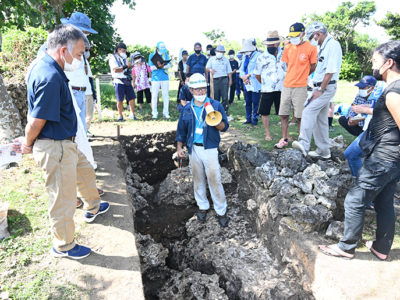 与論城跡で発掘調査成果説明会