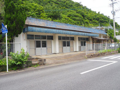 給食室を備蓄倉庫に