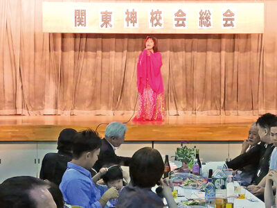 笑顔で交流楽しむ