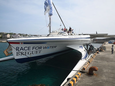 未来のエネルギーで動く船寄港