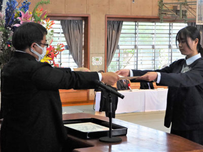 コロナ休校で始まった中学生卒業