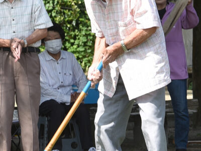 １００歳永さん、元気に始打式