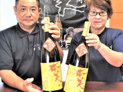 今年も黒糖焼酎を敬老プレゼント