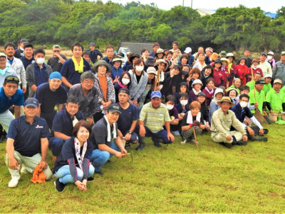 天城町「湾屋史跡公園」美化に４団体100人