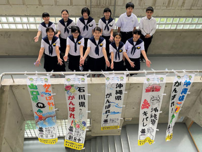 カラフルな応援のぼり旗完成