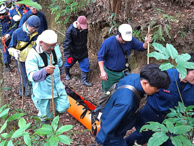 初の官民合同の山岳救助訓練
