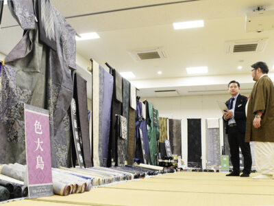 「大島紬コレクション」が開幕