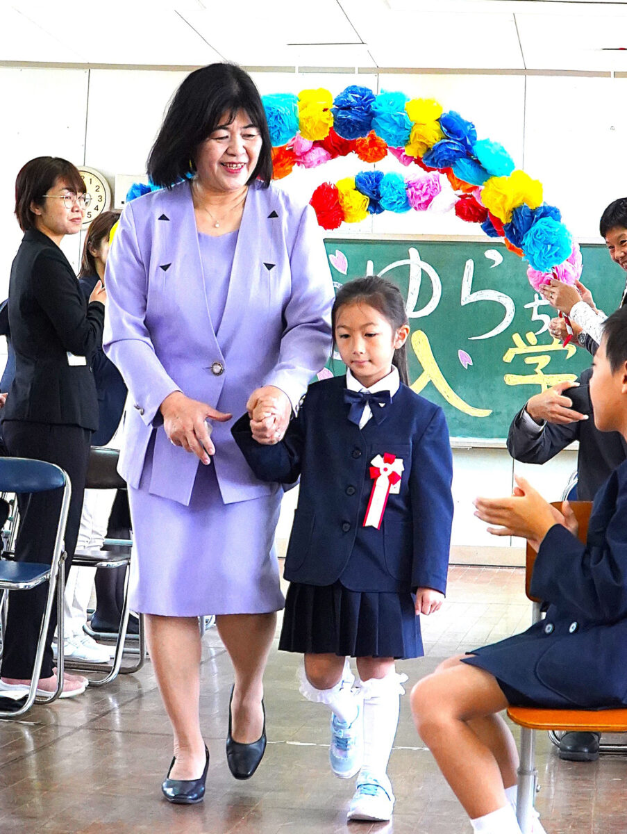 「にしあぎな学園」で入学式