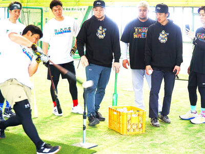 近藤健介選手、天城町で合同自主トレ公開