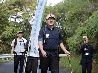県職員が歩いて島の魅力体感