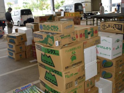 生鮮野菜は高値取引