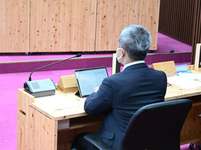 ３月定例会からタブレット導入