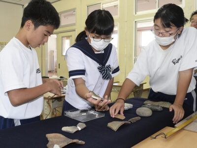 埋蔵文化財、触って観察