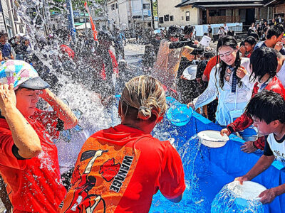 徳之島町亀徳　水かけ祭り「ネンケ」