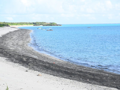 観光スポットが真っ黒に