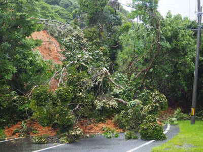 各地で土砂崩れや浸水被害