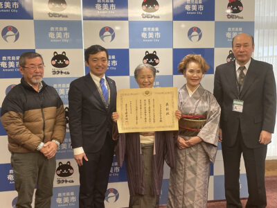 文化庁長官表彰を市長に報告