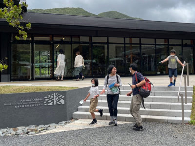 世界遺産センター　ＧＷ、観光客でにぎわう