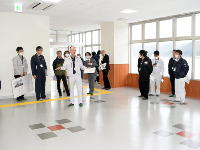 名瀬港新ターミナル　建物完成で案内会