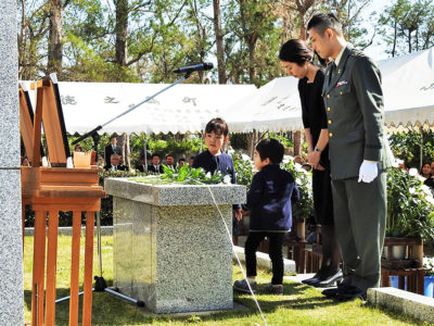 陸自ヘリ 殉職隊員十三回忌慰霊祭