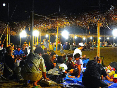 伝統の「サンシキ」で親睦の宴