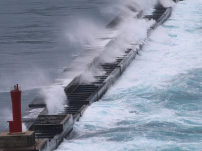 気温低く風強く