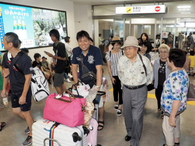 奄美空港　お盆帰省ラッシュ