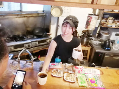 奄美ファン女性が下町で月２回限定カフェ切り盛り