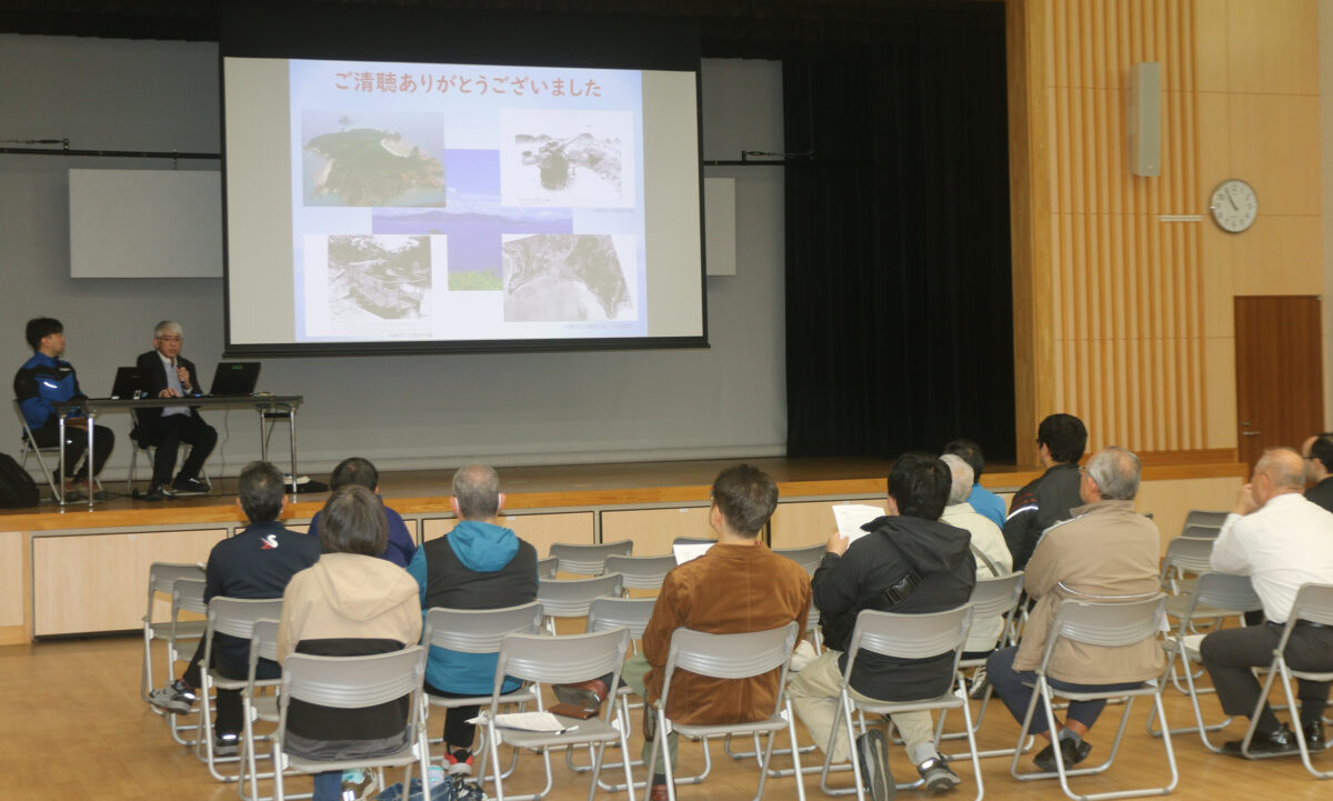 爆弾痕や機銃陣地確認