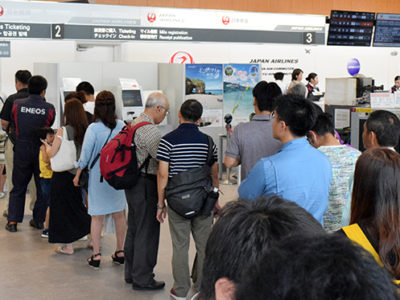 空、海に欠航相次ぐ