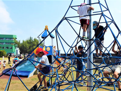 「亀津児童公園」に多世代遊具