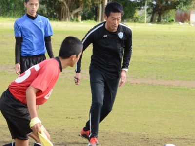 鹿県出身のサッカーＳ級コーチ藤崎氏が来島