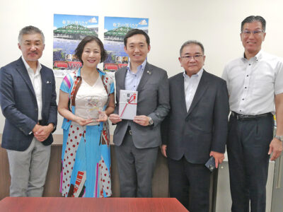 奄美市へ寄付金贈呈