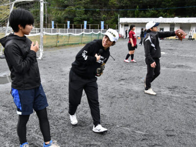 元日本代表を講師にソフトボール特別教室