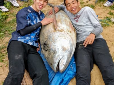 中学生２人がマグロ捕獲！