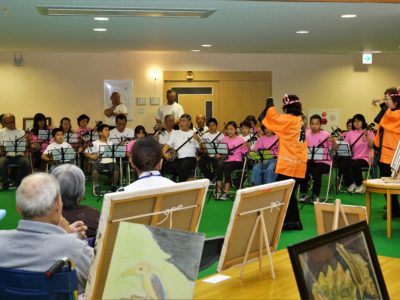 作詞者ゆかりの場所でワイド節演奏