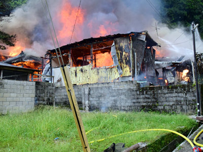 住家など５棟が全焼