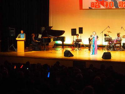 懐かしの名曲が聴衆魅了