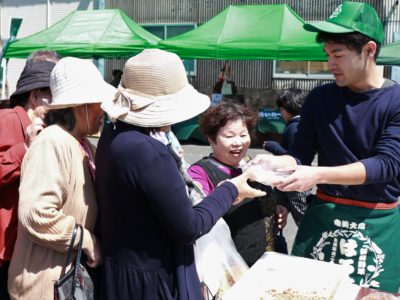 「新鮮野菜はる市」１周年