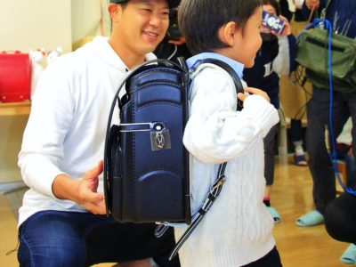 内海投手ランドセル寄贈