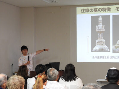 「黄色い墓石」の謎解説