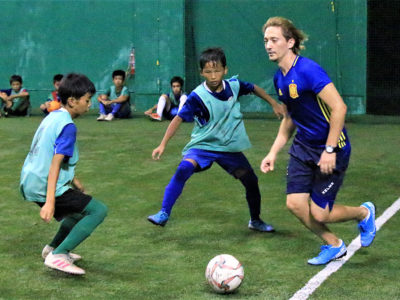 スペイン式頭脳プレー学ぶ