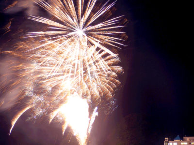 短時間、夜空彩る〝希望〟