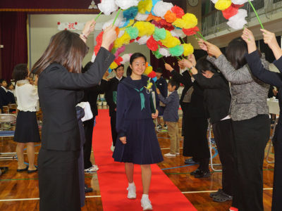 山村留学生３人が卒業