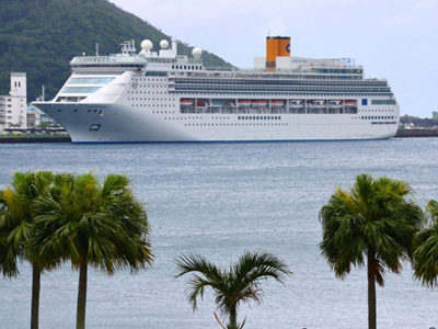 ２千人乗客、名瀬港に