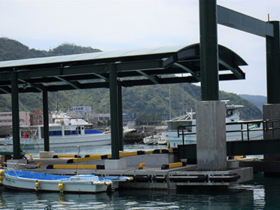 大熊漁港の浮き桟橋完成