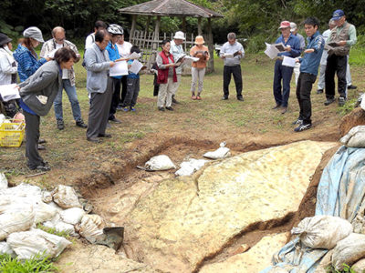 「戸森の線刻画」遺跡説明会