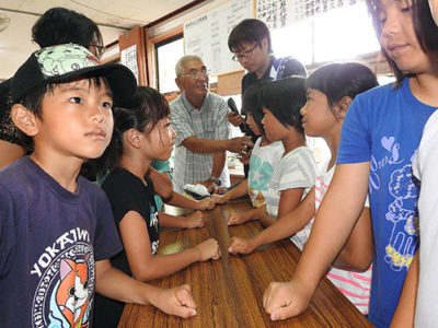 「昔の遊び・食体験」に感嘆
